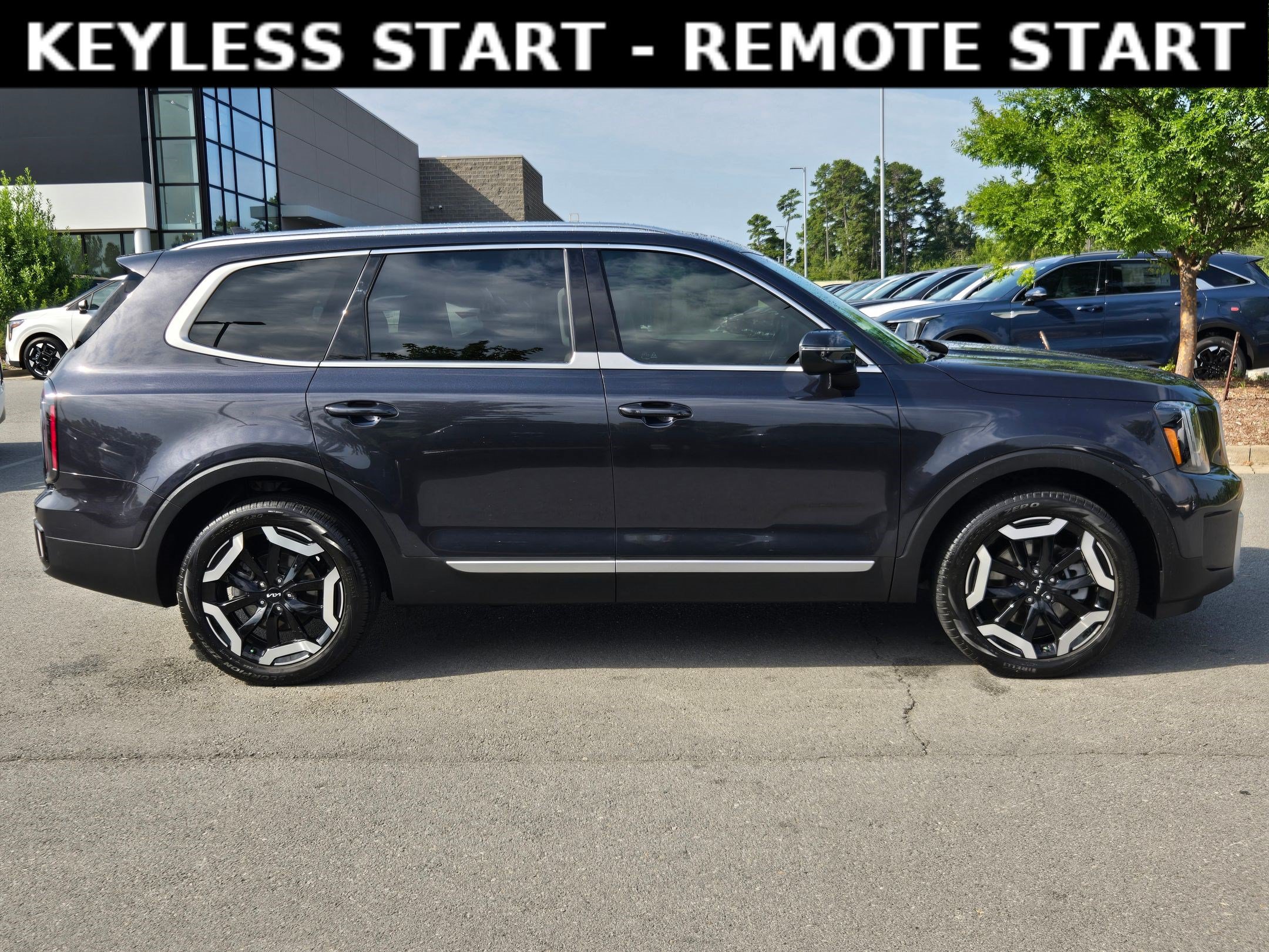 Used 2025 Kia Telluride EX w/ EX Captain's Chair Package FWD image 8