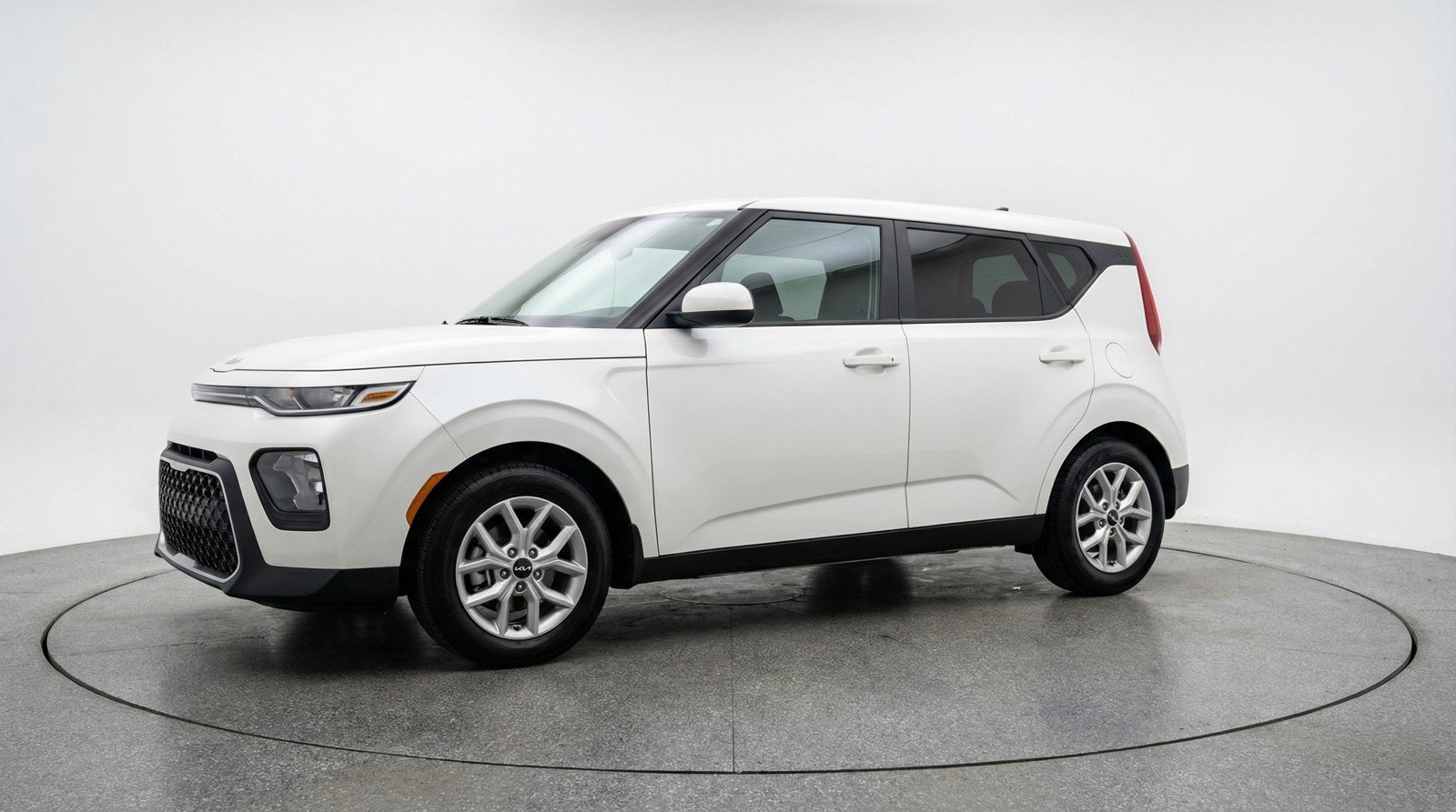 Used 2025 Kia Soul LX w/ LX Technology Package image 3