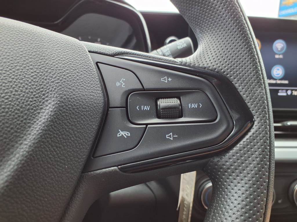 Used 2025 Chevrolet Trax LS w/ LS Convenience Package image 12