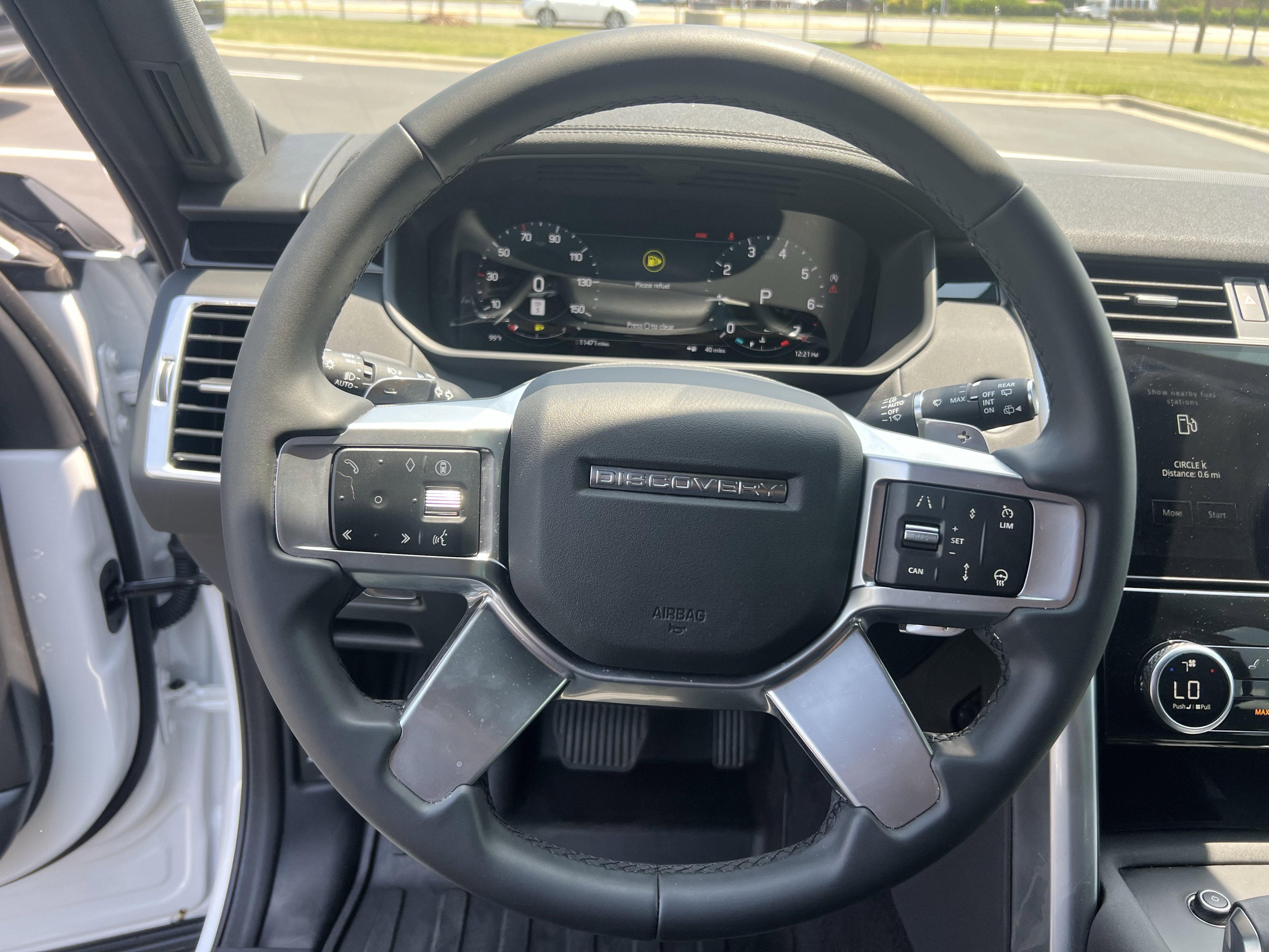 Certified 2025 Land Rover Discovery S AWD/4WD image 21