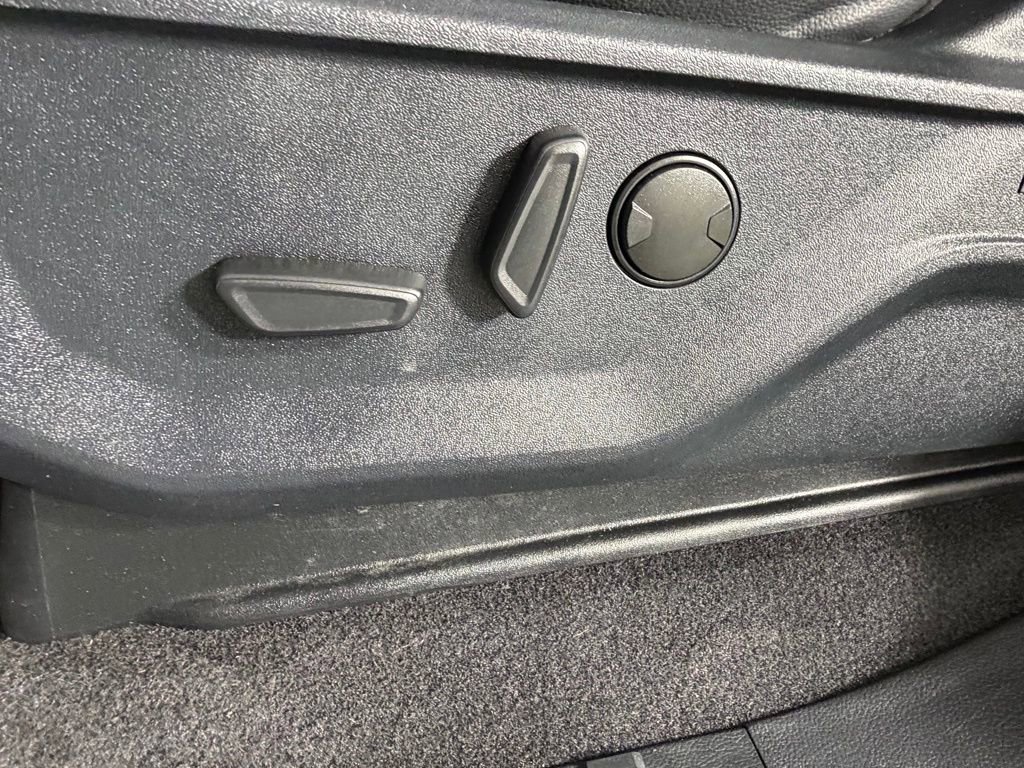 Used 2025 Ford F150 Lariat w/ FX4 Off-Road Package image 25