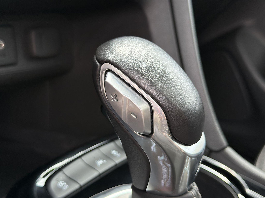 Used 2023 Buick Encore GX Essence w/ Experience Buick Package FWD image 38