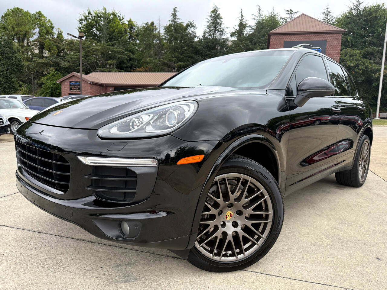 Used 2017 Porsche Cayenne Platinum Edition image 1
