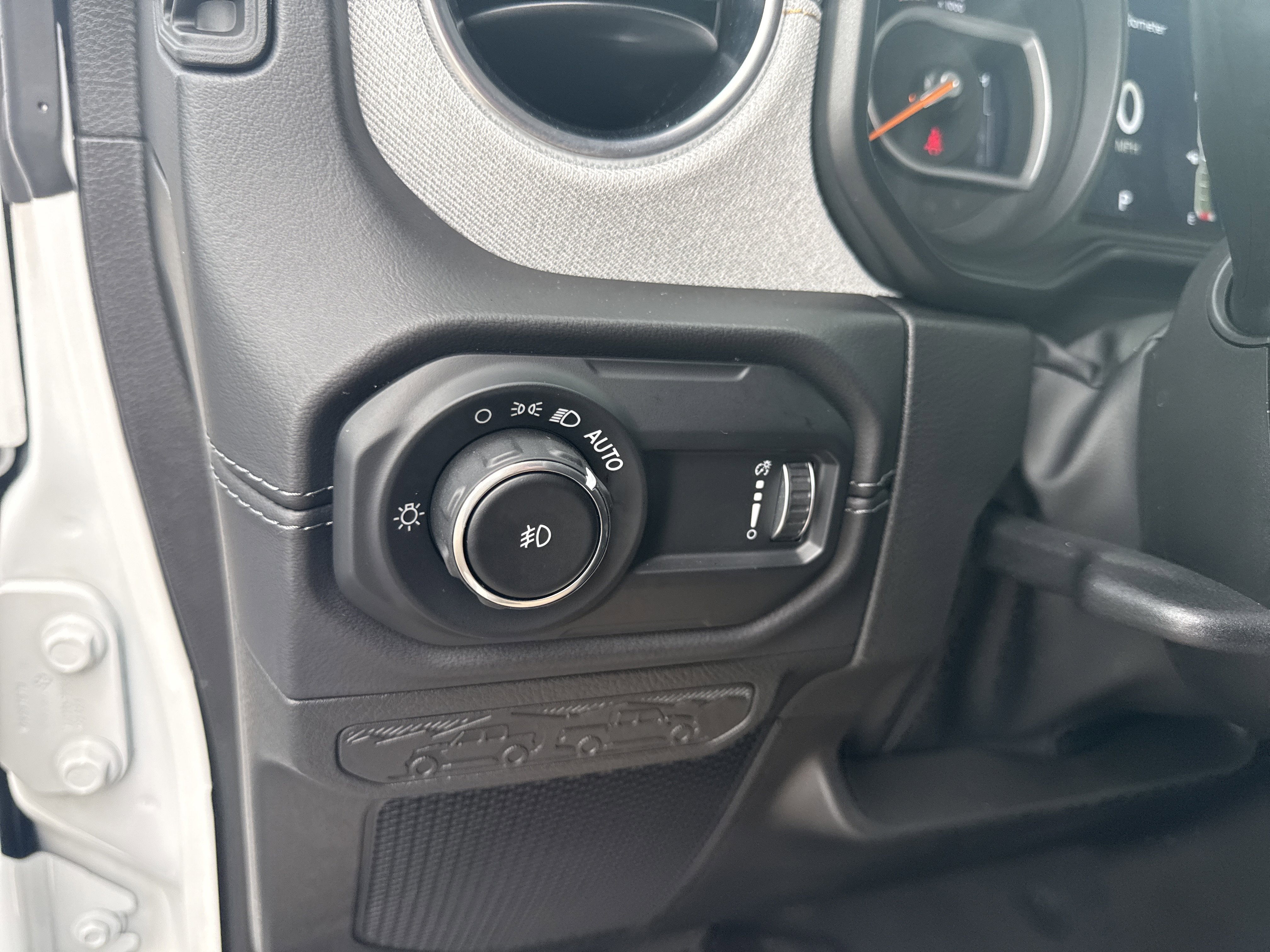 Used 2025 Jeep Wrangler Unlimited Sahara AWD/4WD image 17