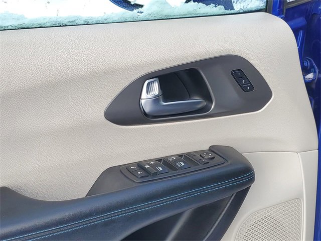 Used 2021 Chrysler Pacifica Touring-L image 22