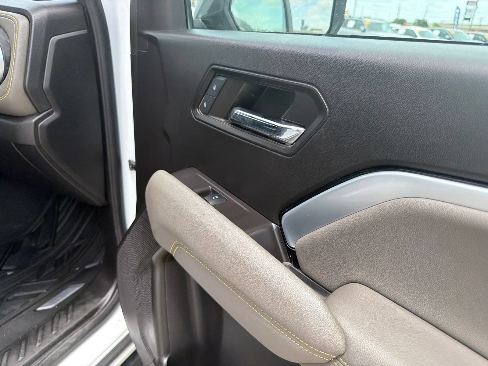 Used 2024 Chevrolet Colorado ZR2 w/ Safety Package AWD/4WD image 12