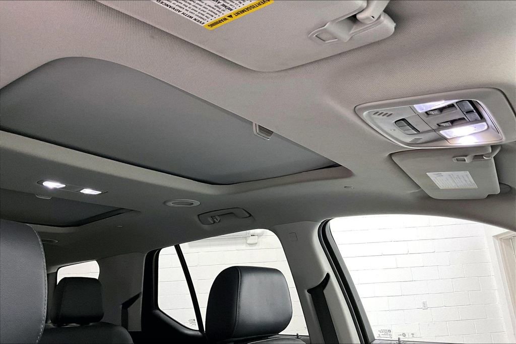 Used 2018 Chevrolet Traverse Premier w/ Driver Confidence II Package FWD image 21