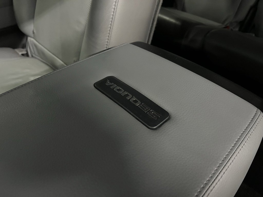 Used 2012 Toyota Sequoia Platinum image 28