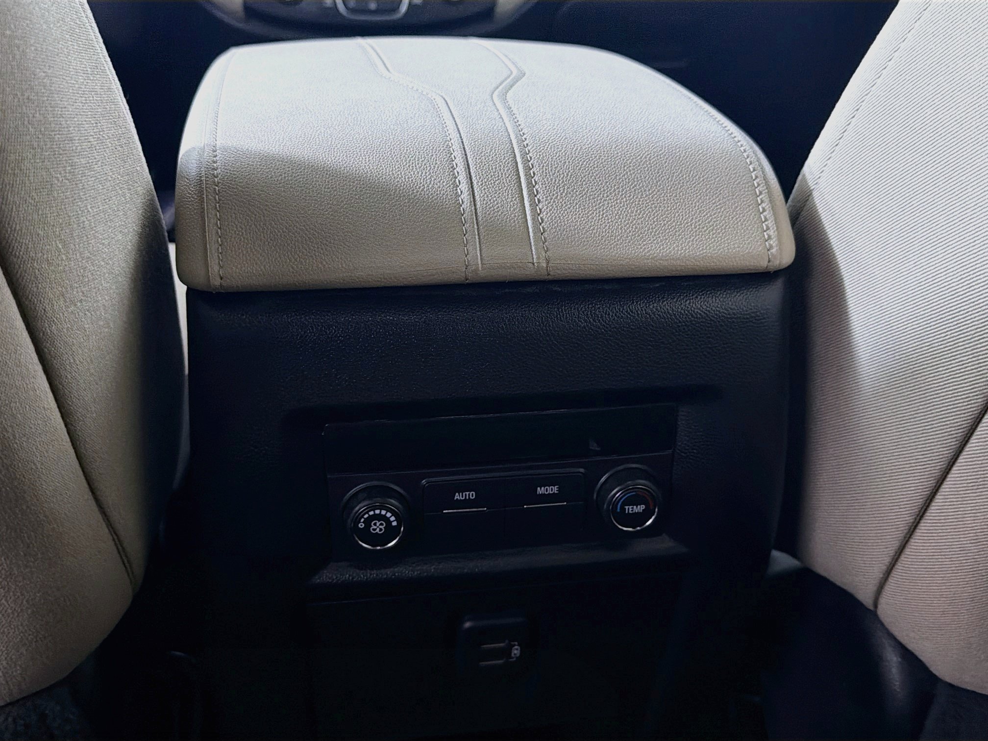 Used 2023 Chevrolet Traverse LS FWD image 25