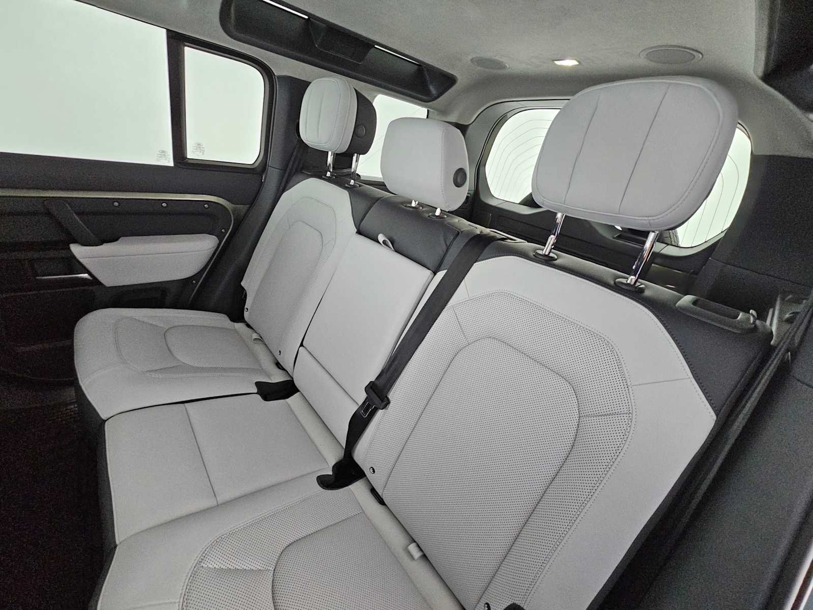 New 2025 Land Rover Defender 110 X AWD/4WD image 17