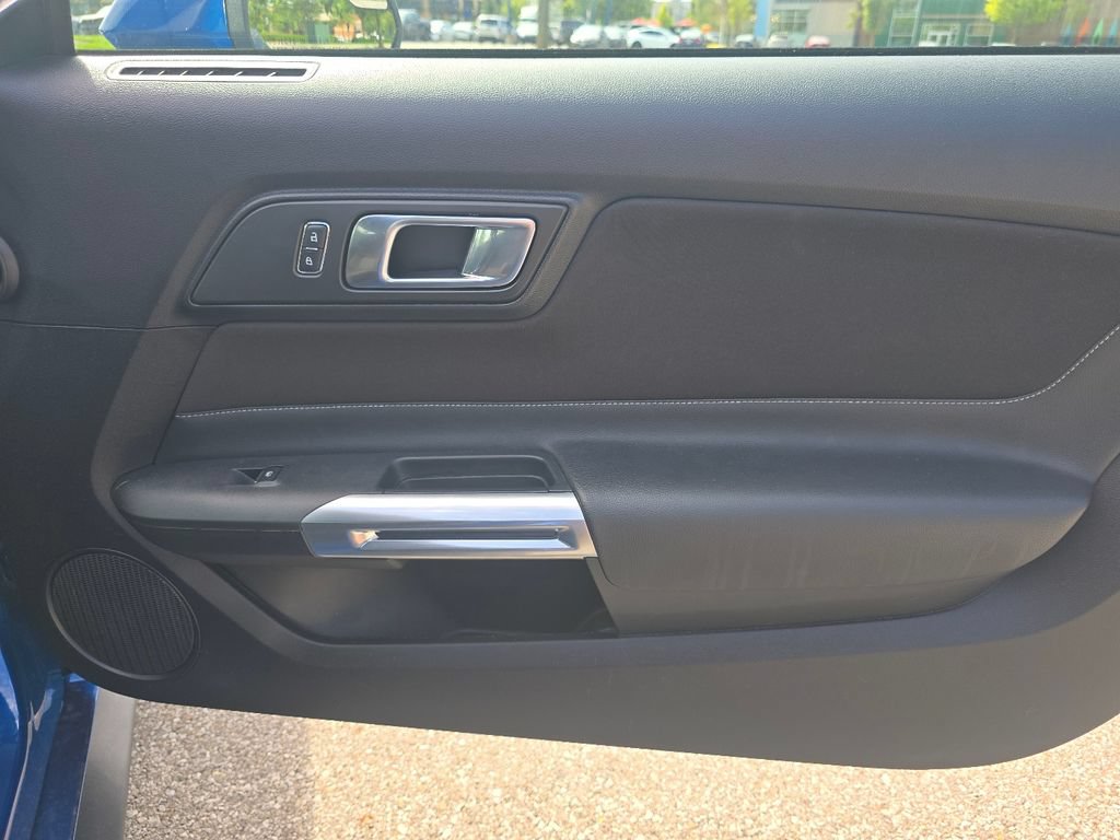 Used 2018 Ford Mustang Coupe RWD image 15