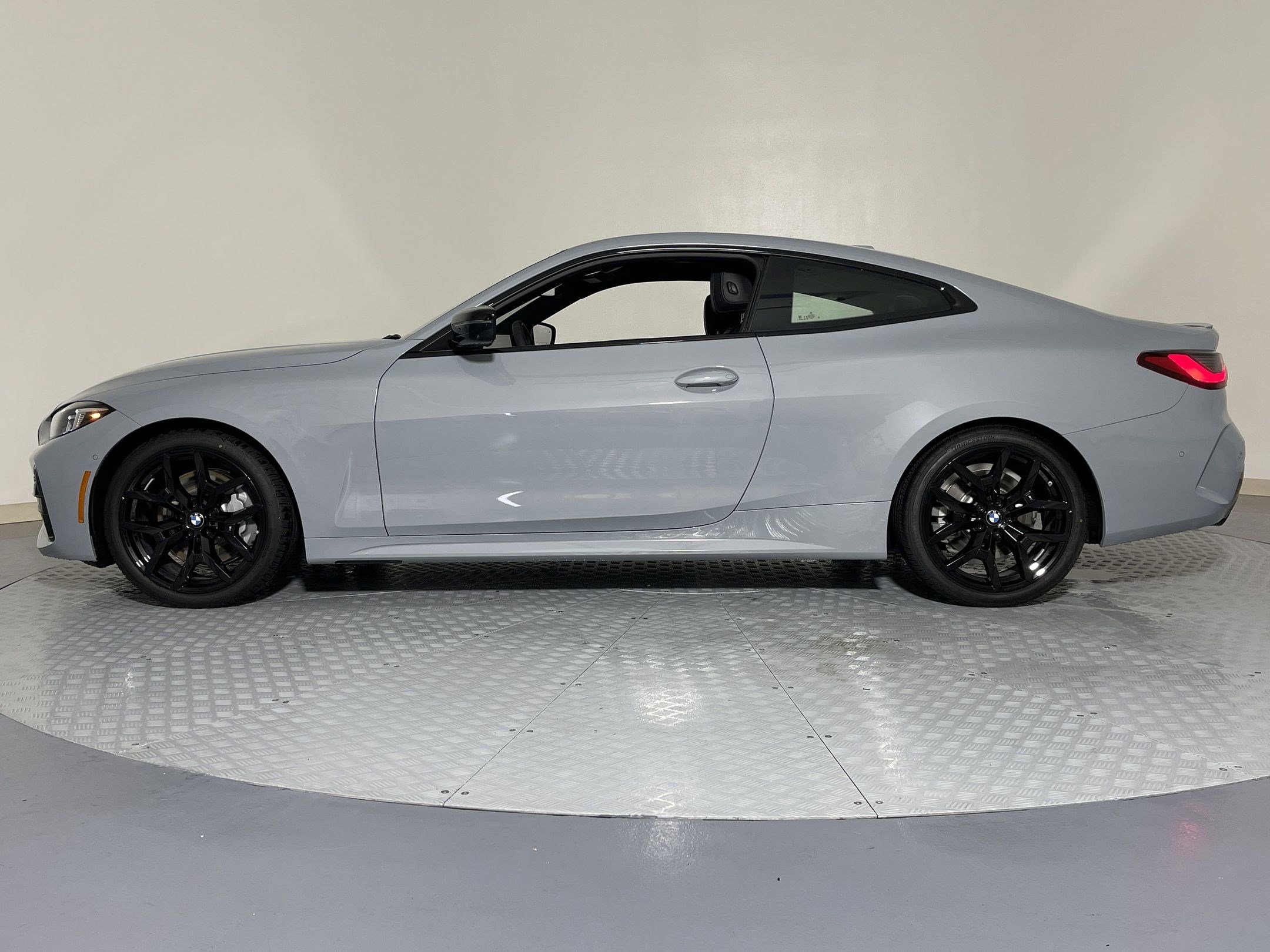 Used 2026 BMW 430i Coupe w/ M Sport Package image 2