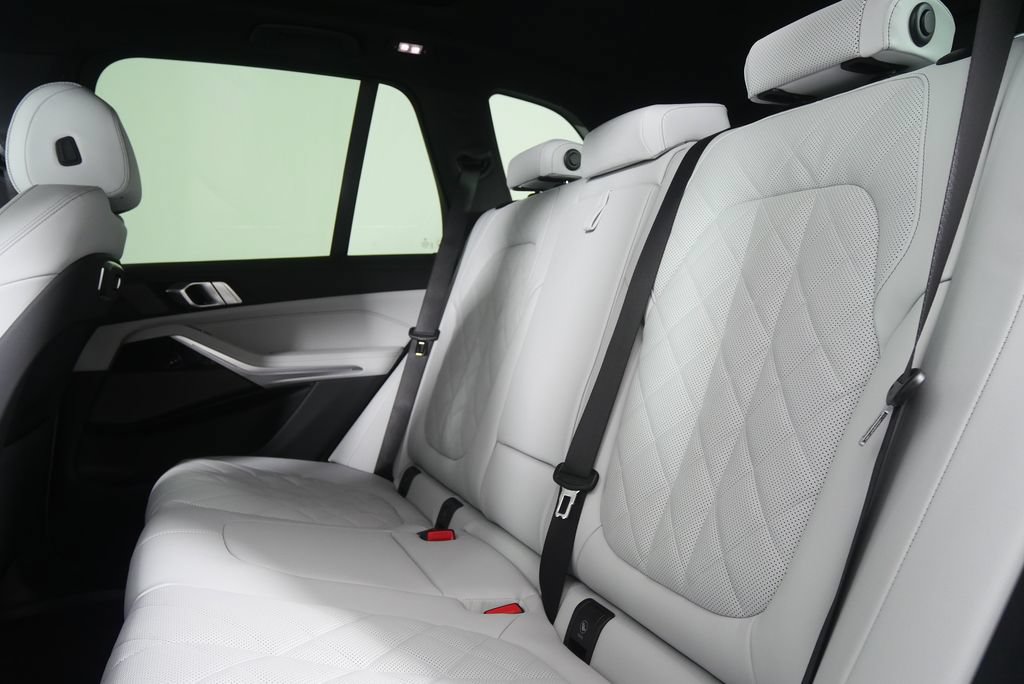 Used 2026 BMW X5 xDrive40i w/ M Sport Package AWD/4WD image 16