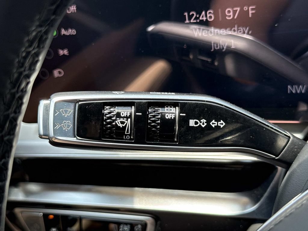 New 2026 Cadillac Lyriq Signature Sport w/ Nappa Leather Package AWD/4WD image 18