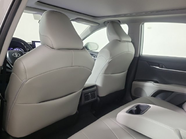 Used 2023 Toyota Camry XLE FWD image 13