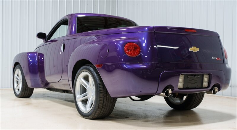 Used 2004 Chevrolet SSR w/ Preferred Equipment Group RWD image 5
