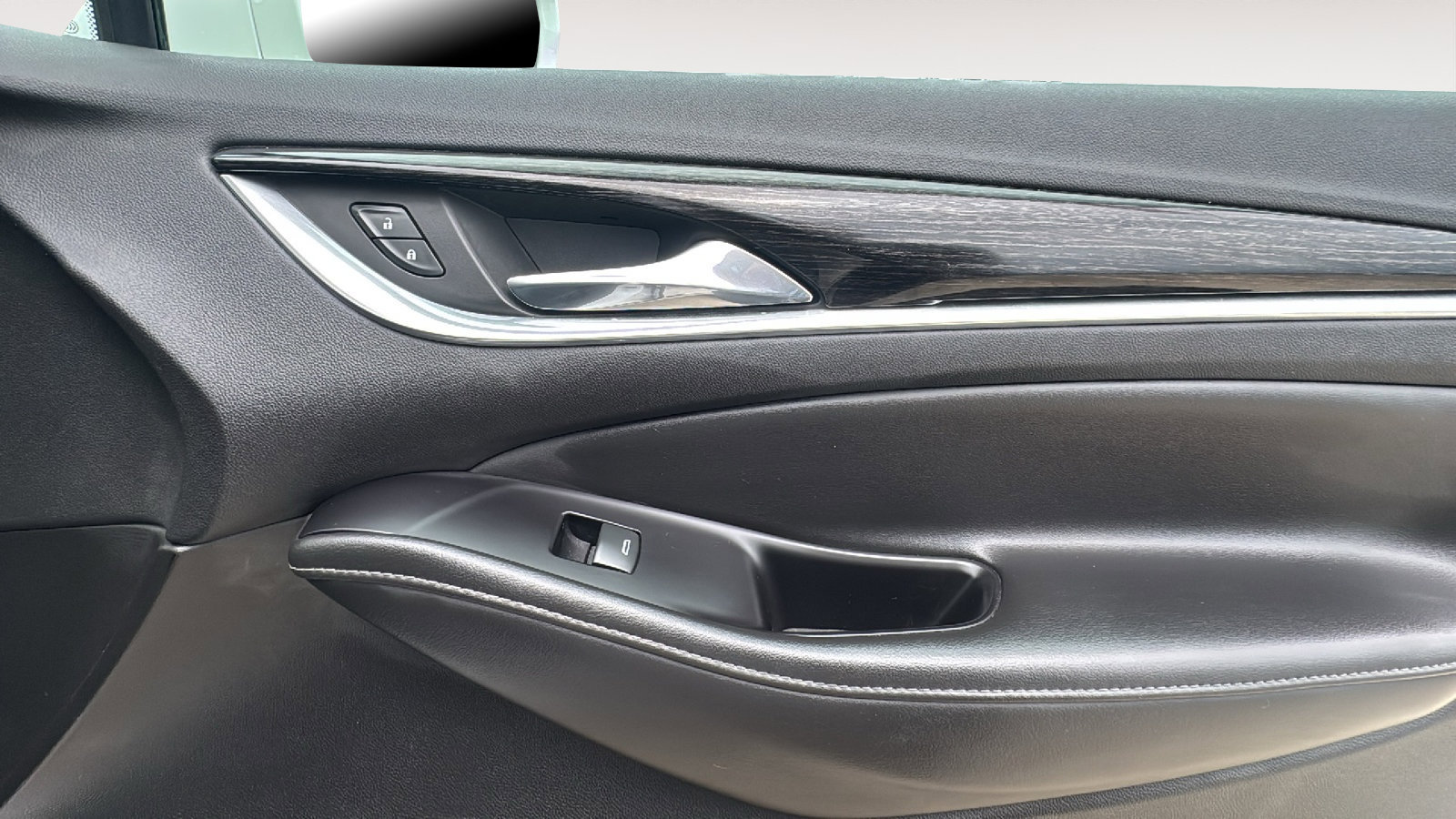 Used 2020 Buick Enclave Avenir w/ Avenir Technology Package FWD image 28
