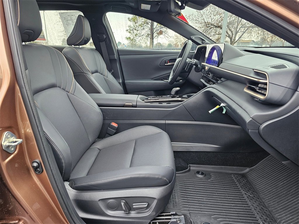 Used 2025 Toyota Crown Signia w/ Advanced Technology Package image 13