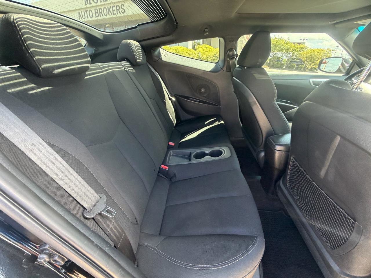 Used 2017 Hyundai Veloster Value Edition image 30