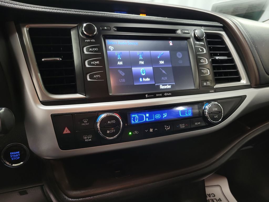 Used 2019 Toyota Highlander XLE image 14