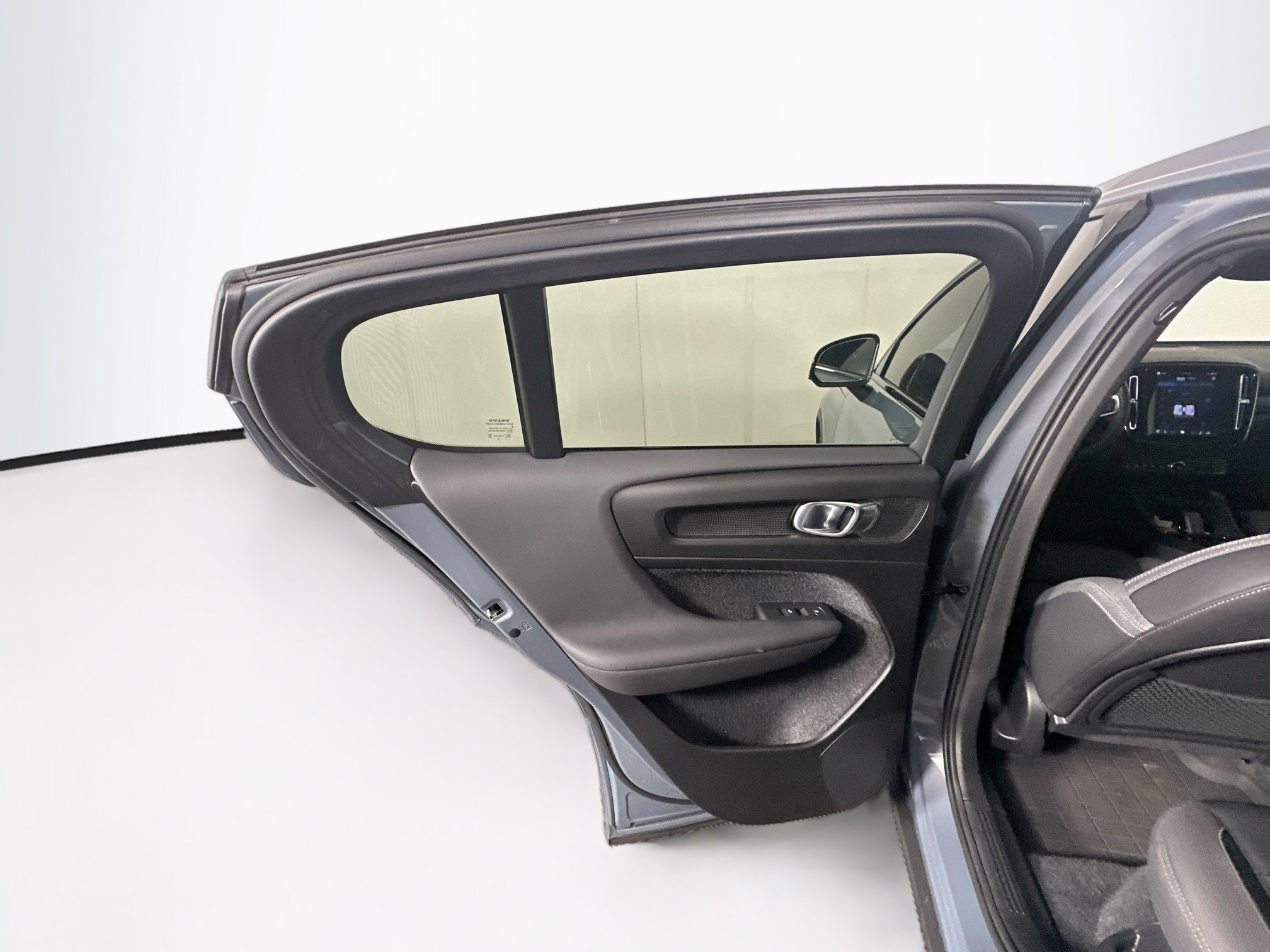 Used 2023 Volvo C40 Recharge Core w/ Protection Package Premier AWD/4WD image 25