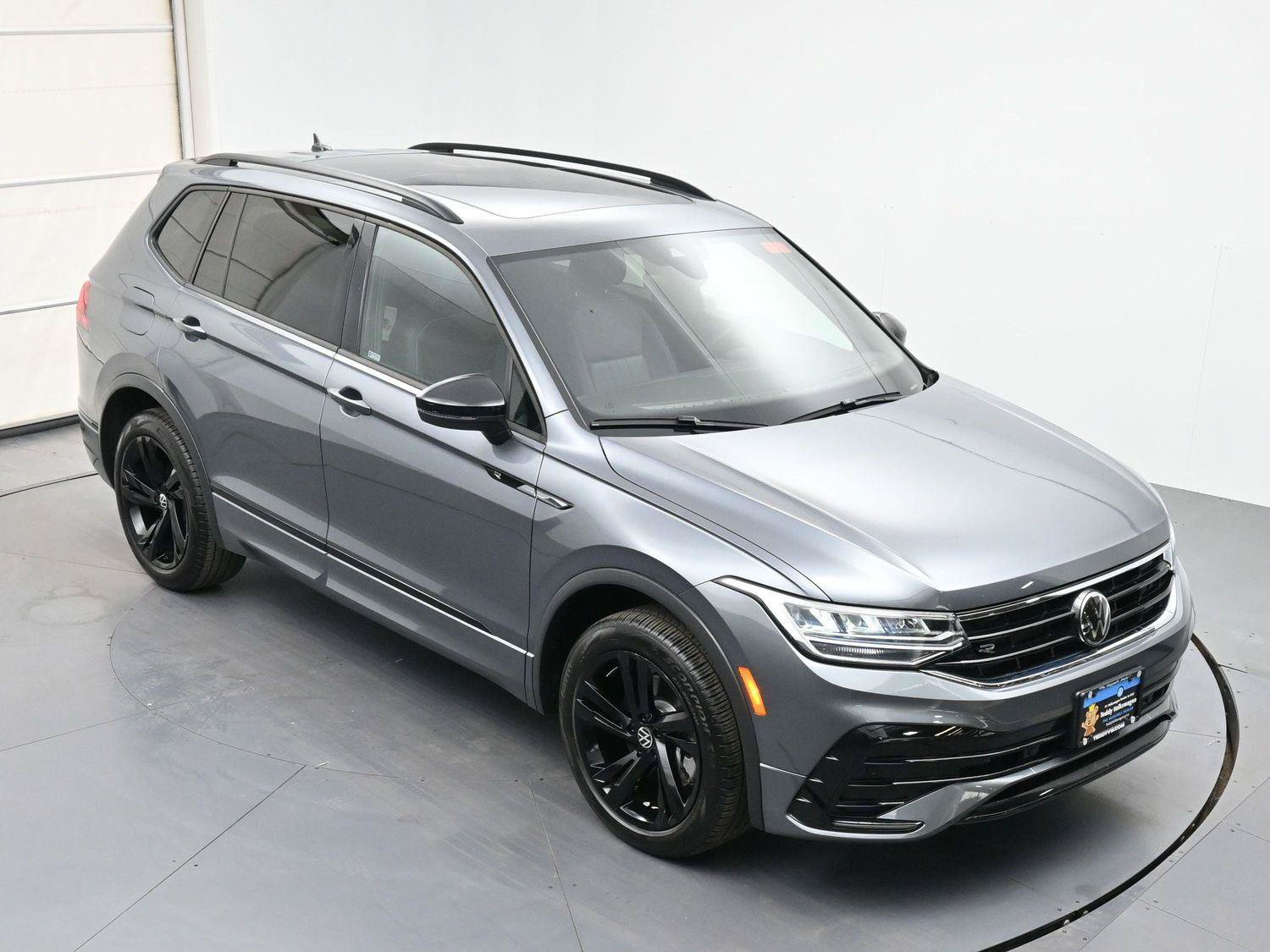 Certified 2024 Volkswagen Tiguan SE R-Line AWD/4WD image 33