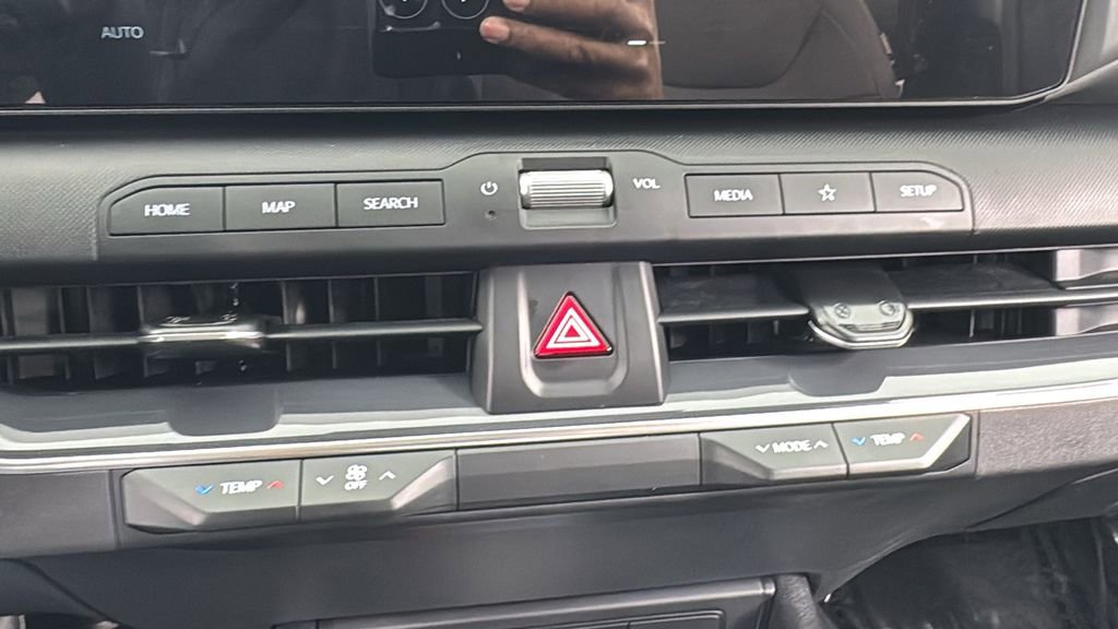 New 2025 Kia K4 EX image 24