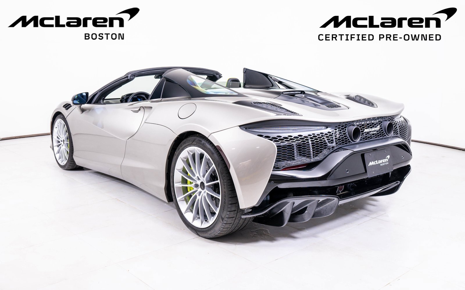 Used 2025 McLaren Artura Spider image 5