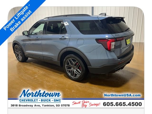 Used 2025 Ford Explorer ST image 3