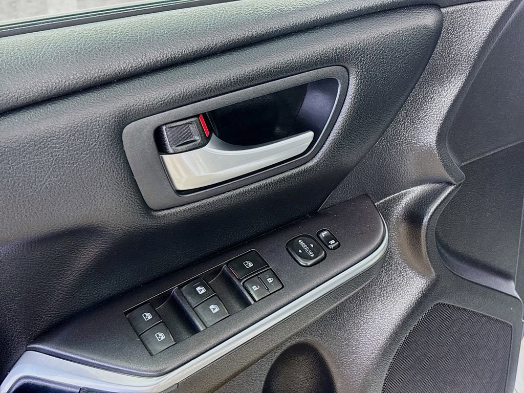 Used 2016 Toyota Camry SE FWD image 18
