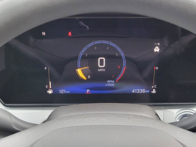 Used 2025 Chevrolet Trax LT FWD image 13