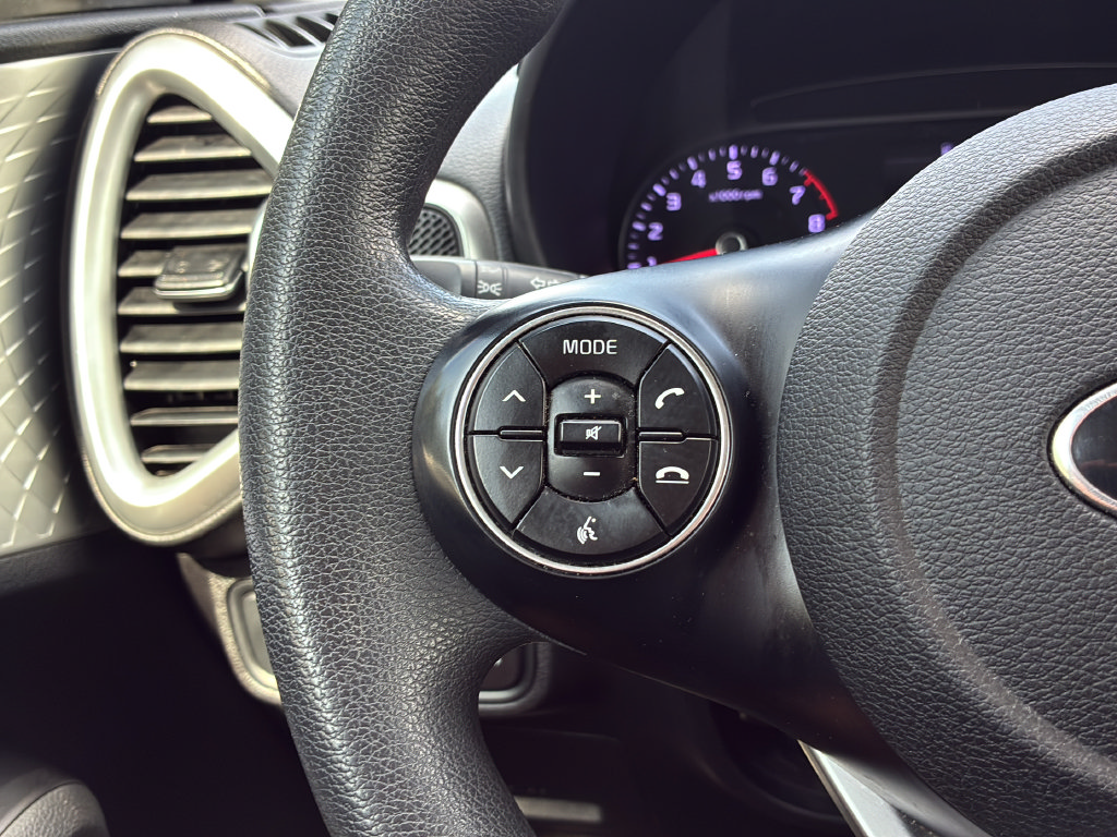 Used 2020 Kia Soul LX FWD image 25