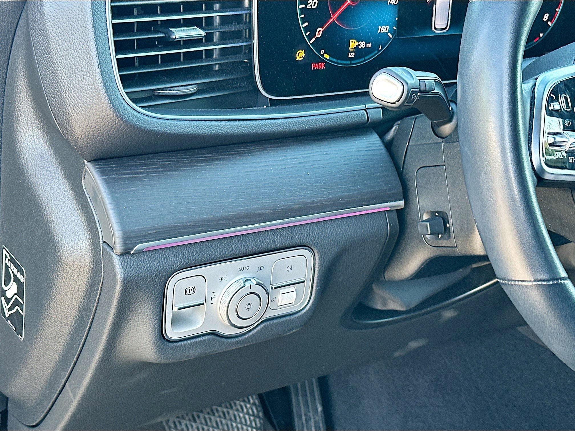 Used 2023 Mercedes-Benz GLE 350 w/ Premium Package image 8