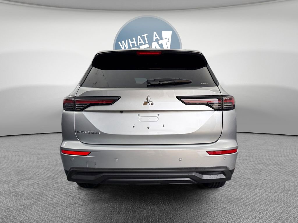 New 2026 Mitsubishi Outlander ES image 5