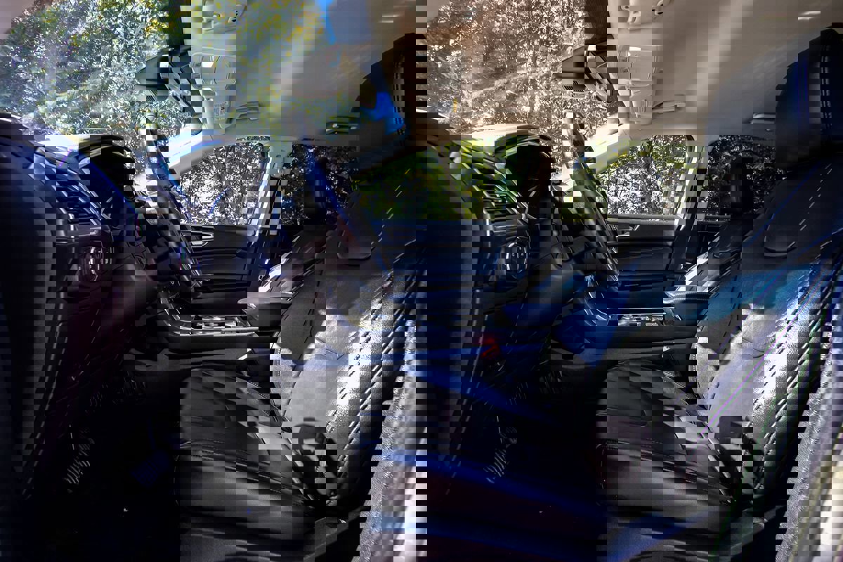 Used 2020 Ford Edge Titanium w/ Cargo Accessory Package image 9