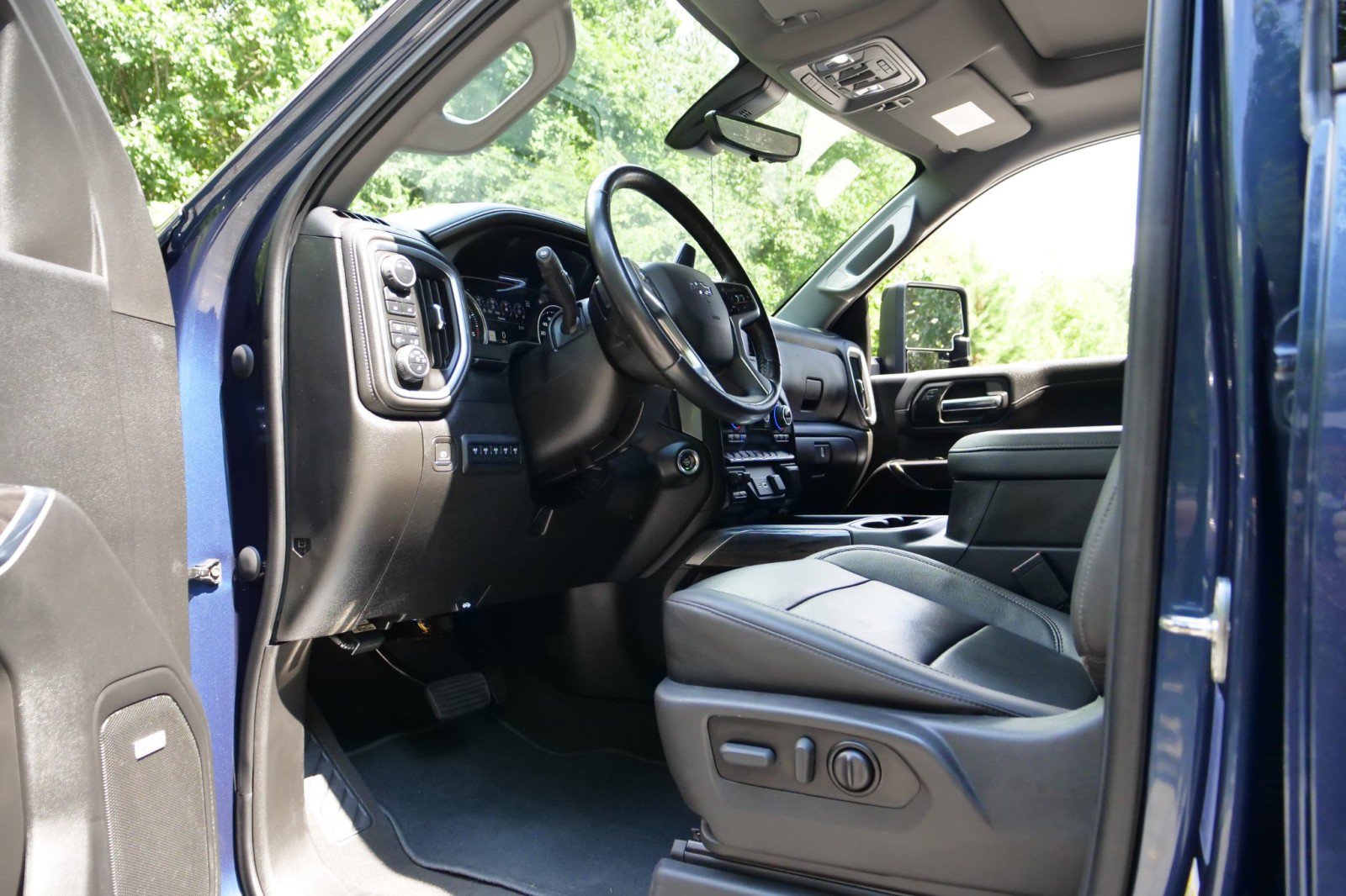 Used 2022 Chevrolet Silverado 2500 LTZ w/ LTZ Plus Package AWD/4WD image 30