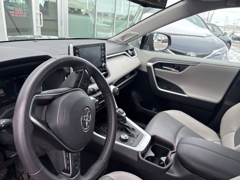 Used 2021 Toyota RAV4 Limited image 13