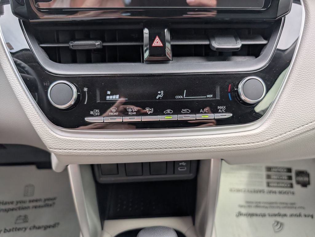Used 2025 Toyota Corolla Cross L image 15
