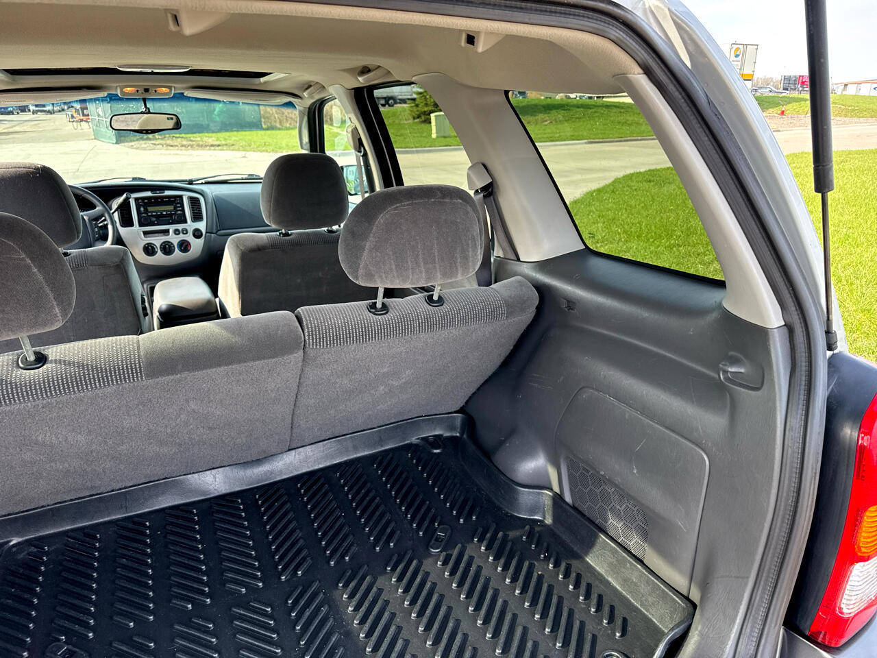 Used 2003 MAZDA Tribute LX image 23