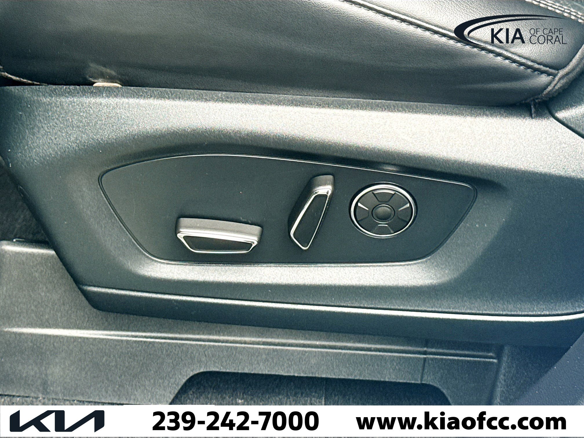 Used 2020 Ford Explorer Platinum w/ Premium Technology Package image 26