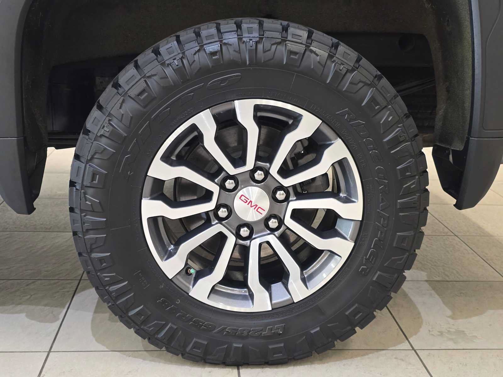 Used 2021 GMC Sierra 1500 AT4 w/ AT4 Premium Package AWD/4WD image 8