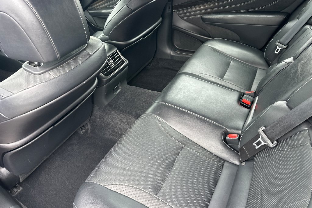 Used 2023 Lexus LS 500 w/ Accessory Package (Z1) RWD image 13