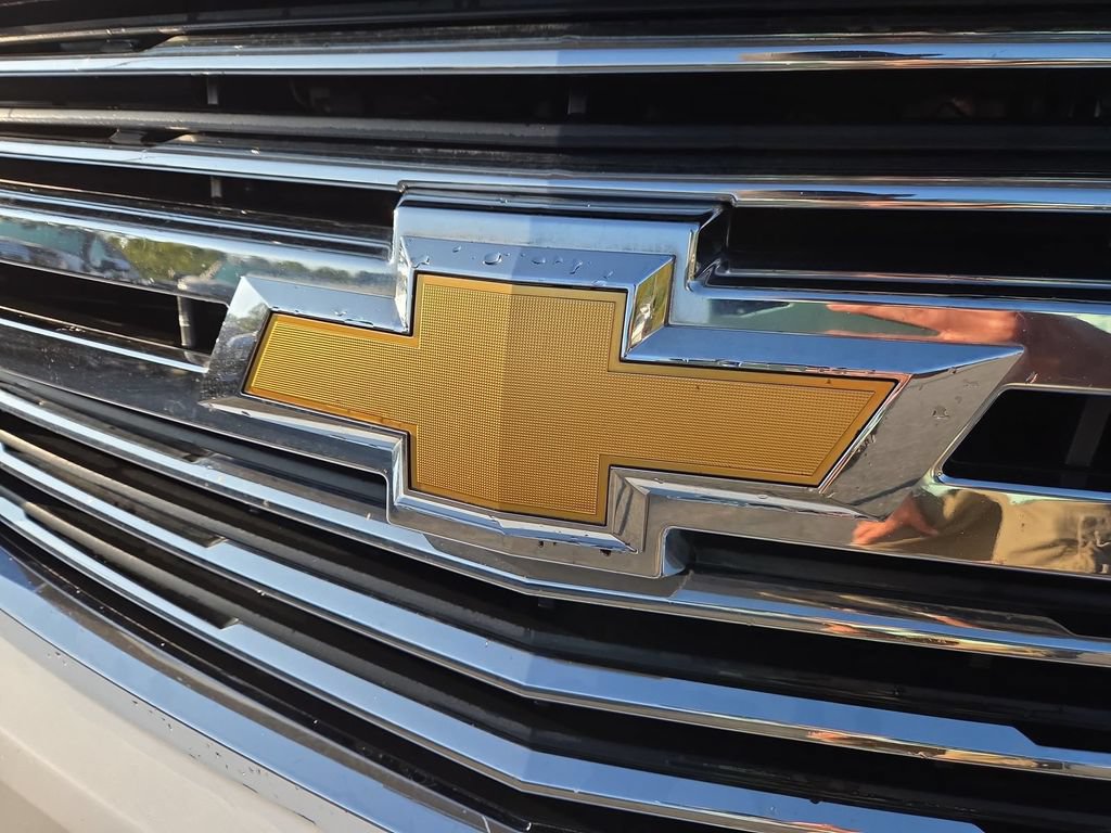 Used 2018 Chevrolet Suburban Premier RWD image 20