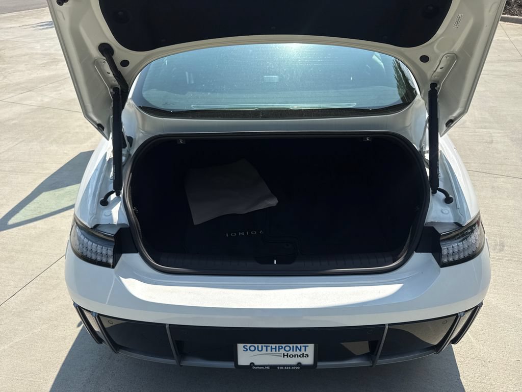Used 2024 Hyundai Ioniq 6 SE RWD image 33