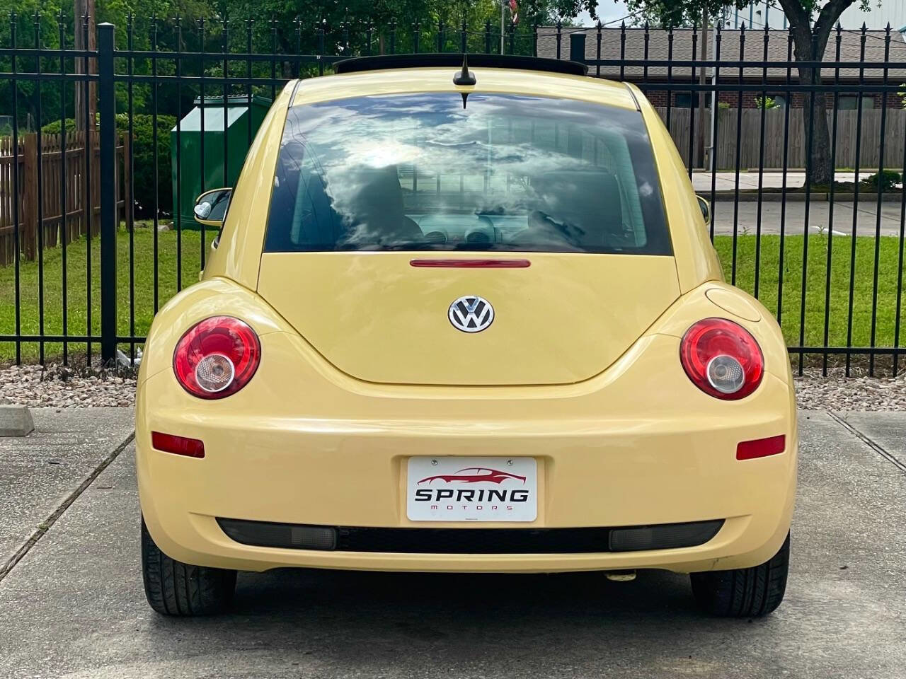 Used 2009 Volkswagen Beetle Coupe FWD image 8