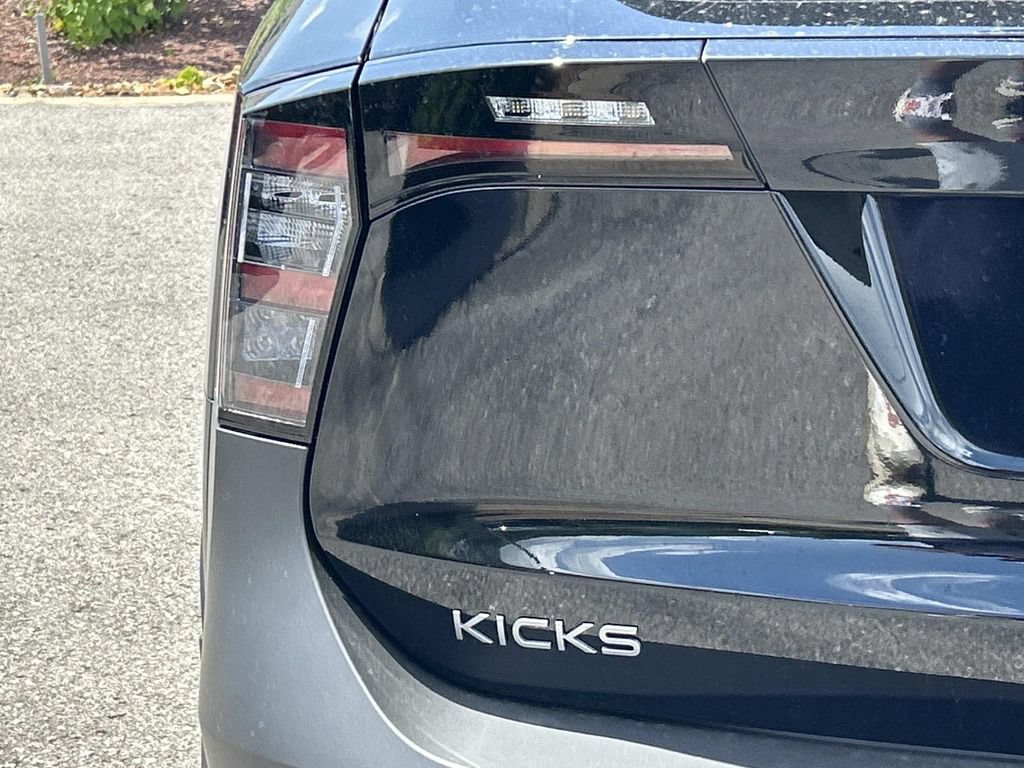 New 2026 Nissan Kicks SR w/ SR Premium Package FWD image 12