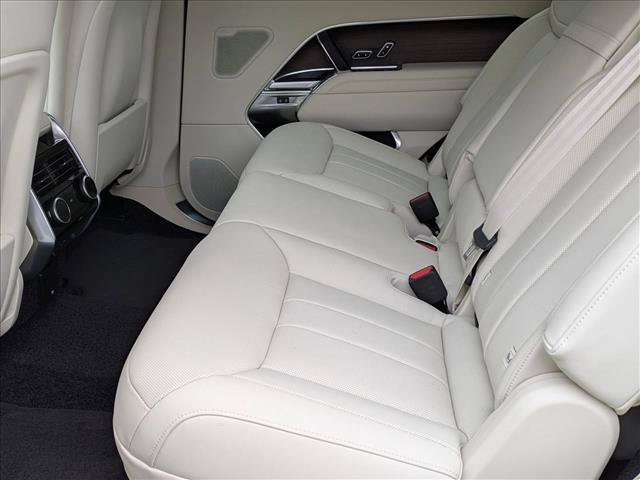 New 2026 Land Rover Range Rover Long Wheelbase SE AWD/4WD image 17