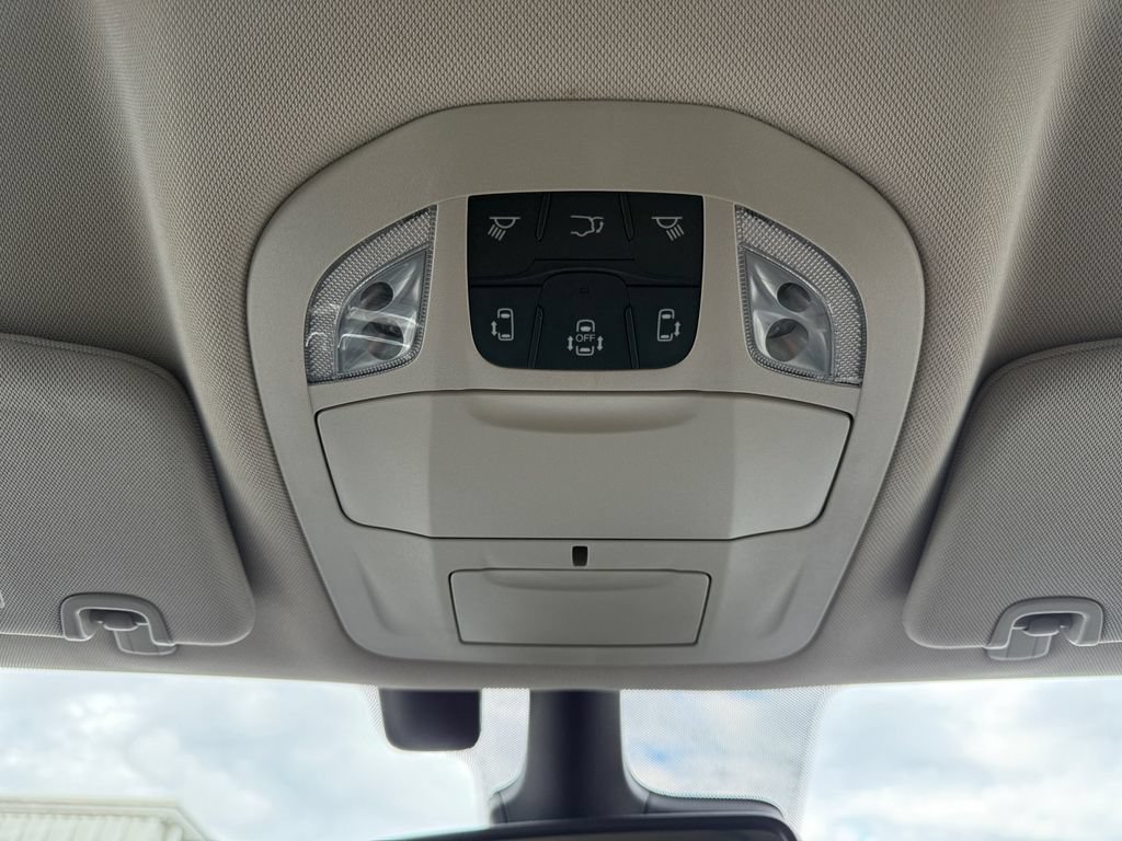 Used 2022 Chrysler Pacifica Touring-L w/ Uconnect Theater Family Group AWD/4WD image 20
