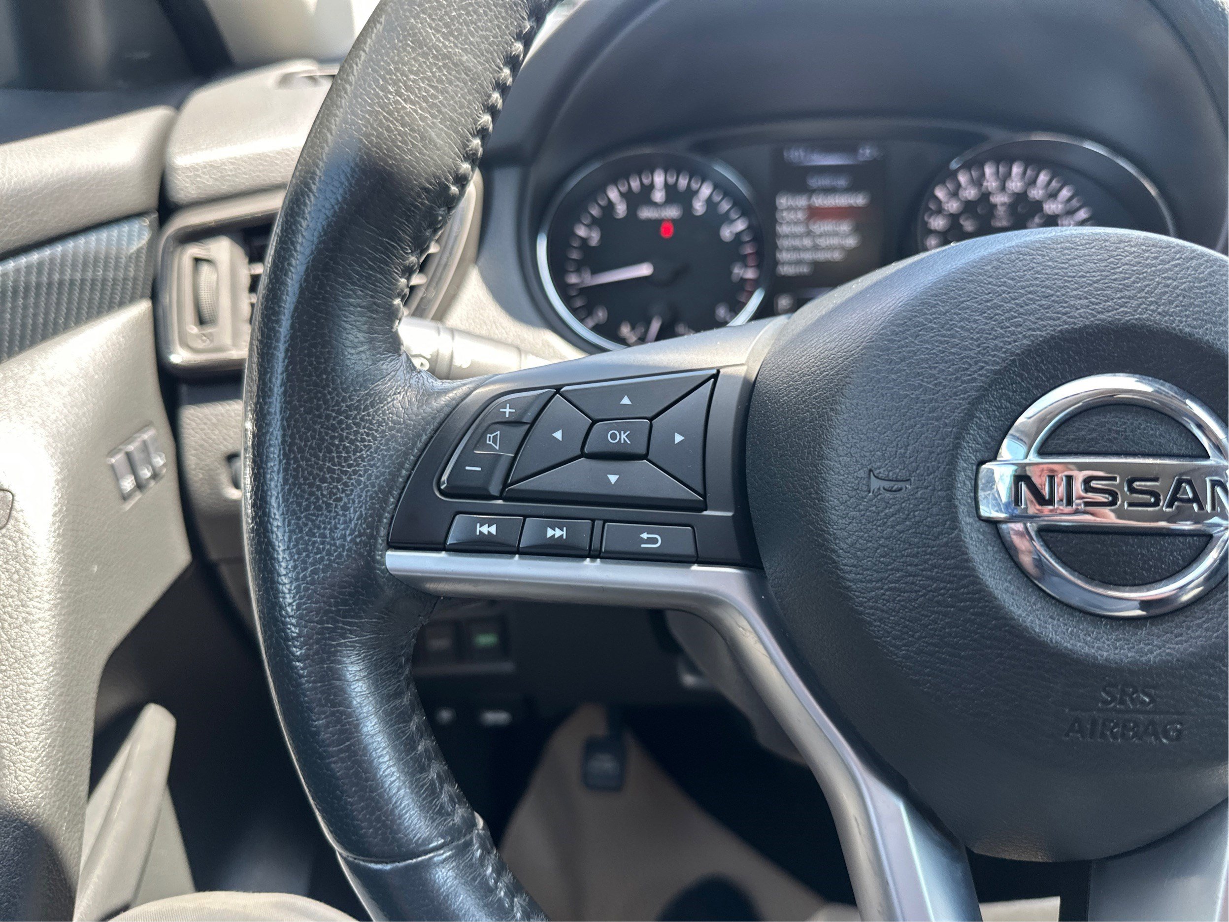 Used 2017 Nissan Rogue SL AWD/4WD image 33