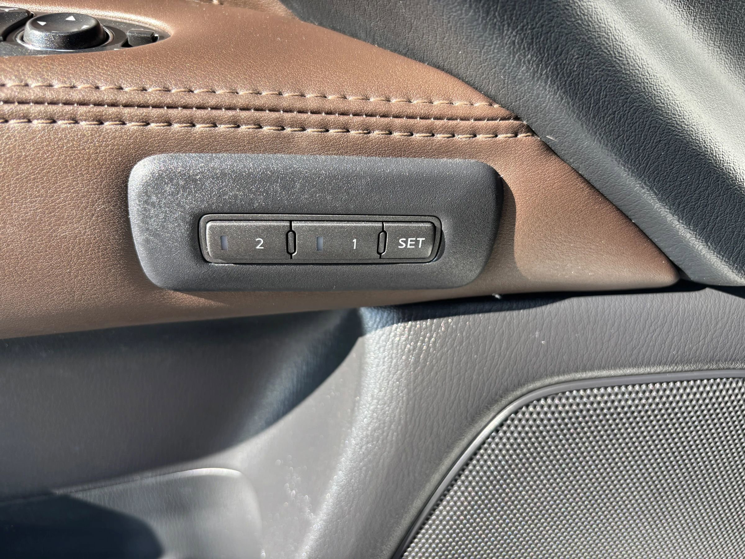 Used 2015 INFINITI QX60 AWD w/ Premium Plus Package image 17